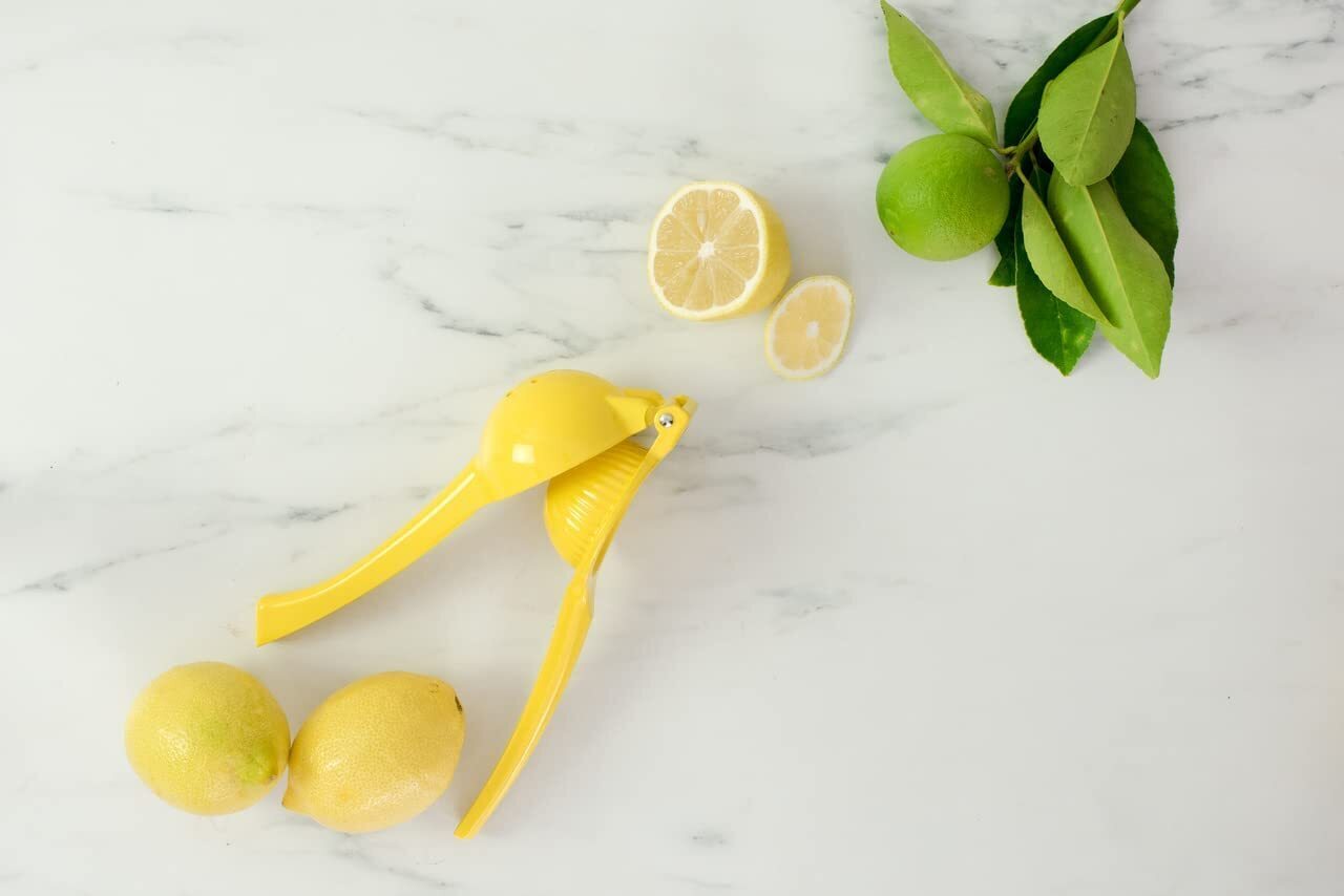 Avanti Lemon Squeezer Metal Presser Juicer Citrus - Yellow