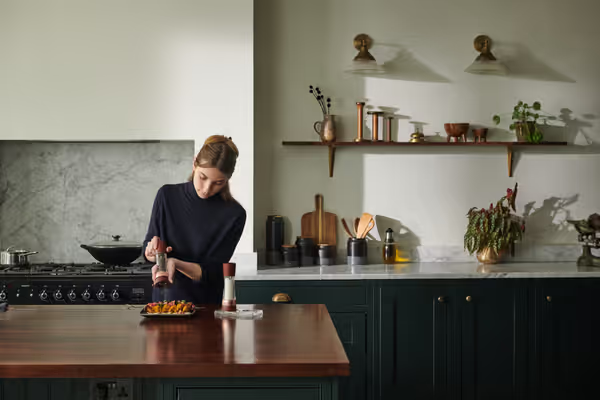 Cole & Mason Premium Derwent Salt & Pepper Shakers Mills Chestnut Rose Gold Gift Set