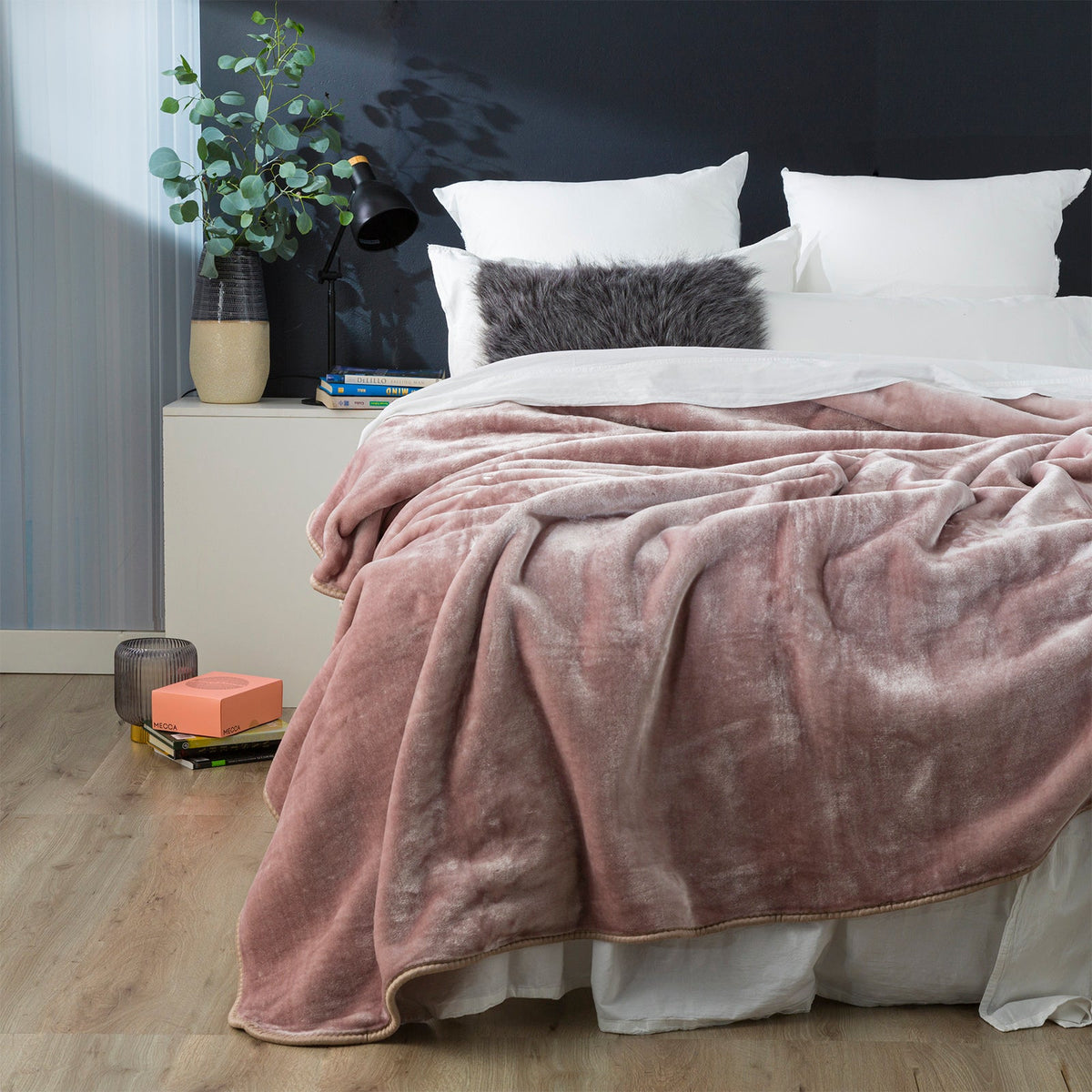 Renee Taylor Heavy Weight Acrylic Mink Blanket - Rose (220 x 240cm)
