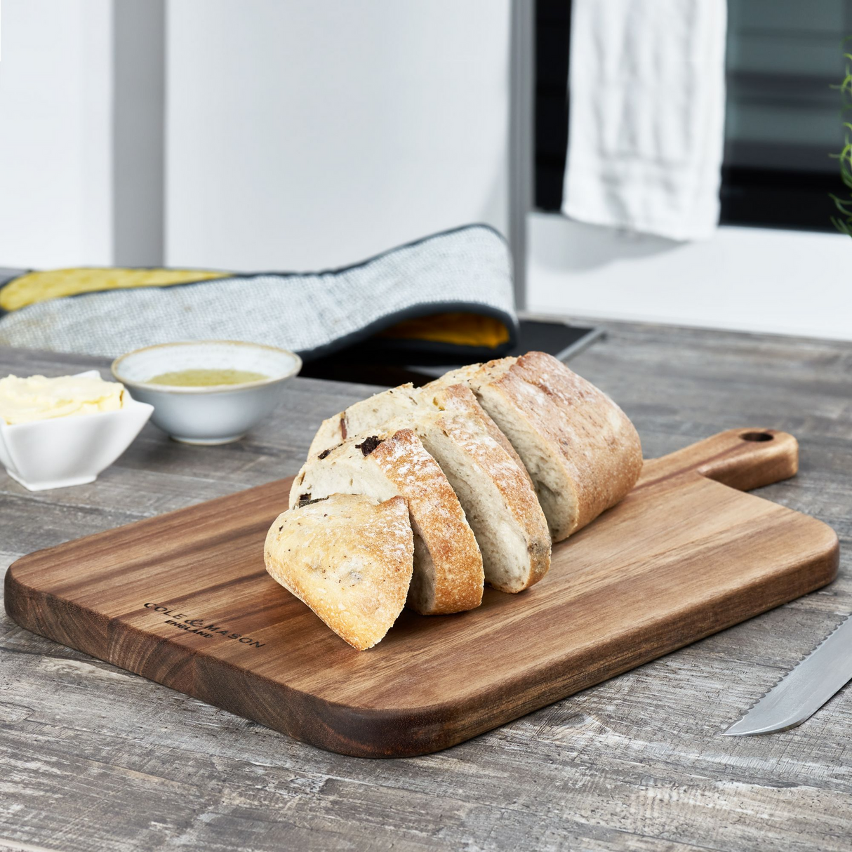 Cole & Mason Barkway Acacia Chopping & Serving Board - Medium (D46.1 x W27.5 x H2.1cm)