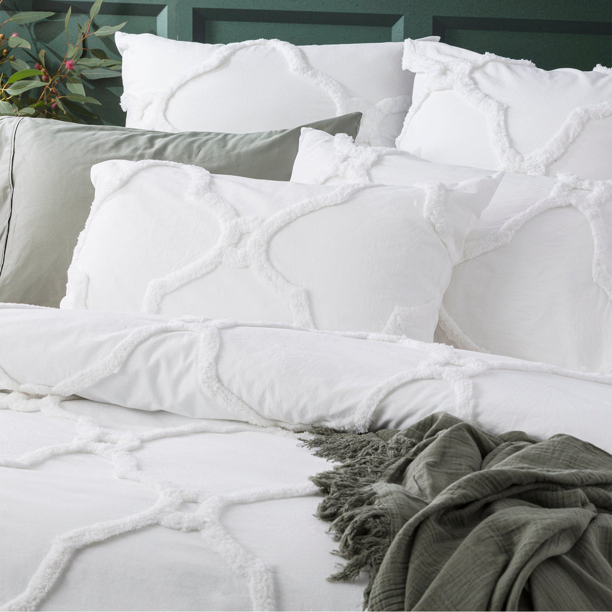 Renee Taylor Moroccan Vintage Washed Tufted Cotton Chenille Quilt Cover Set - White