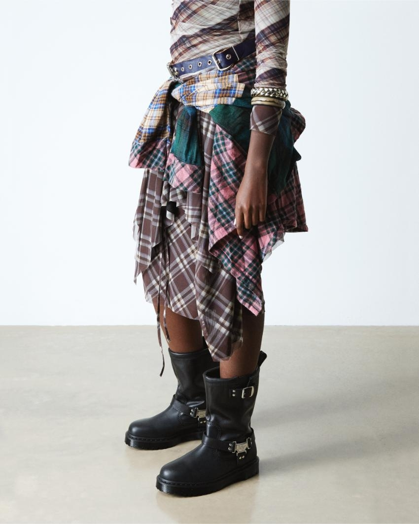 Dr. Martens Anistone Hi Rigger Leather Boots Shoes in Black Wanama