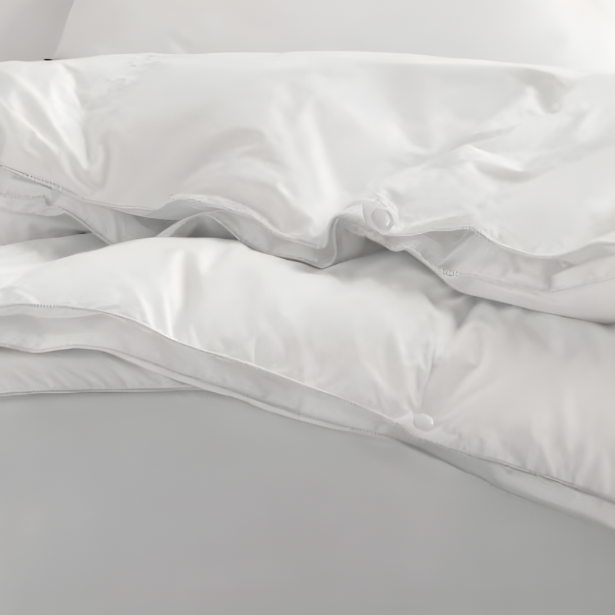 Renee Taylor Supreme Four Seasons 80% White Duck Down & Feather Quilt (Clip Together)