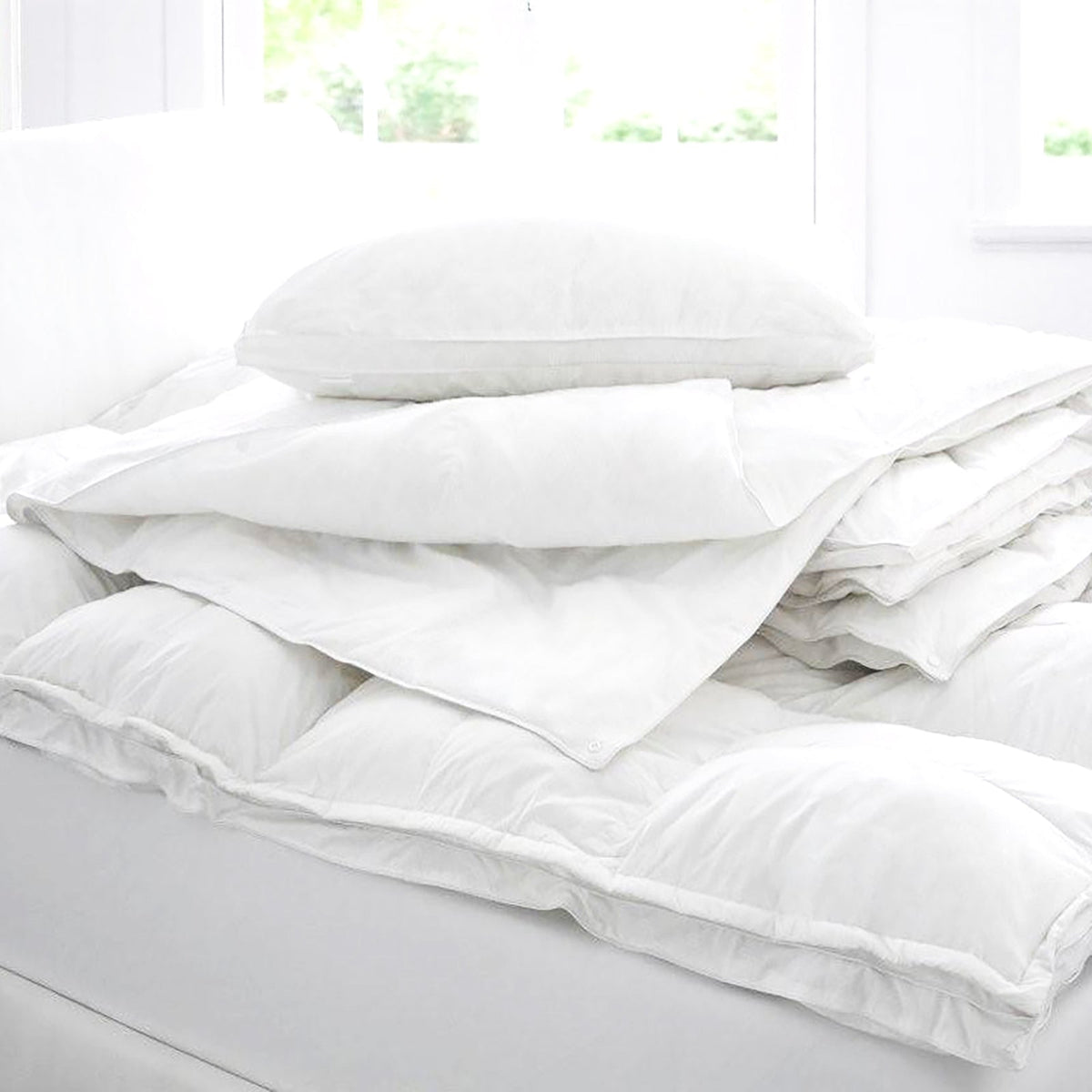 Renee Taylor Supreme Four Seasons 80% White Duck Down & Feather Quilt (Clip Together)