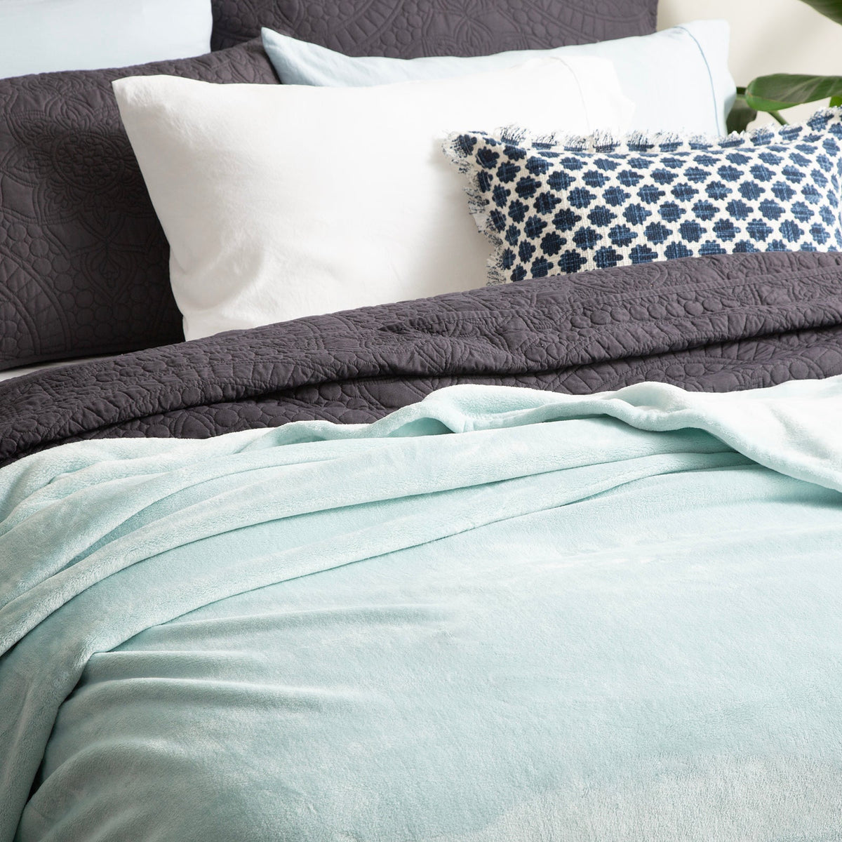 Renee Taylor Plush 380 GSM Ultra Soft Velvet Blanket - Blue (OEKO-TEX Certified)