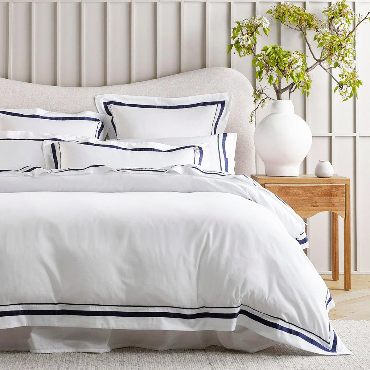 Renee Taylor Cloud 1000TC Egyptian Cotton Bed Sheet Set - White/Navy (OEKO-TEX Certified)