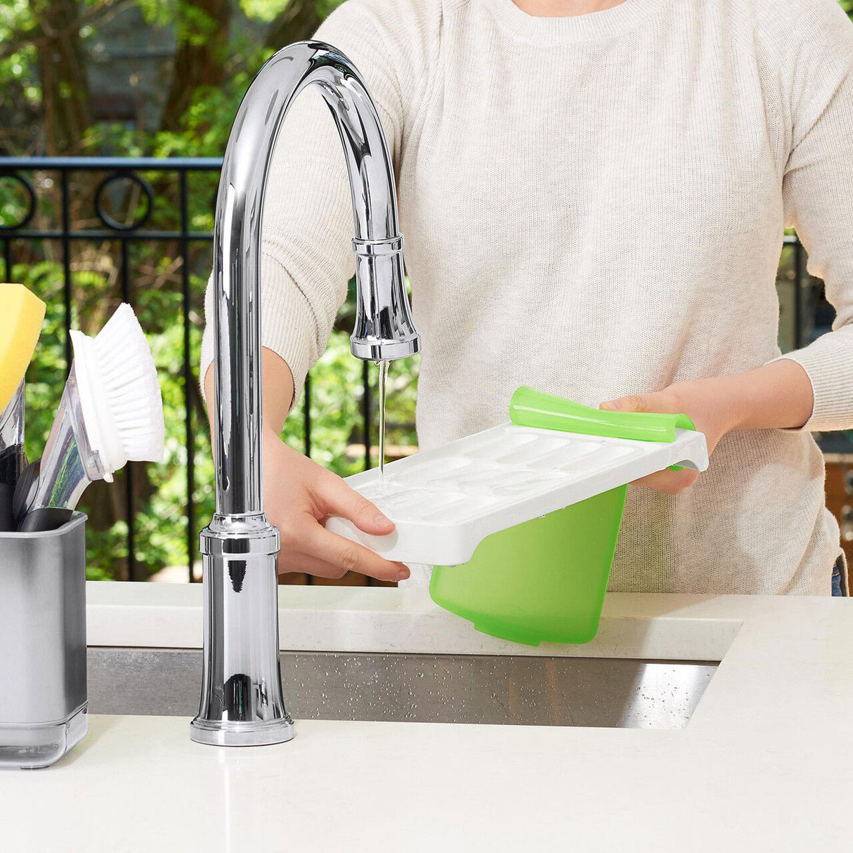 OXO Good Grips No-Spill Ice Stick Tray – Water Bottle Ice Mold Spill-Resistant