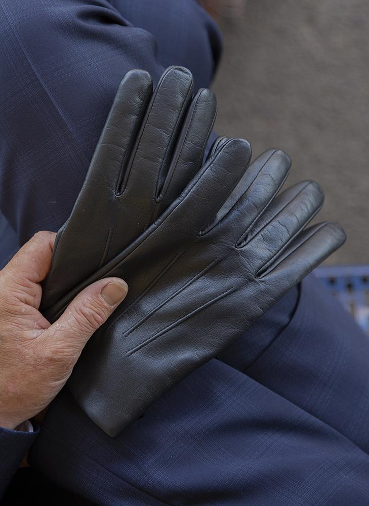 Dents Mens Touchscreen Three-Point Cashmere-Lined Leather Gloves in Black