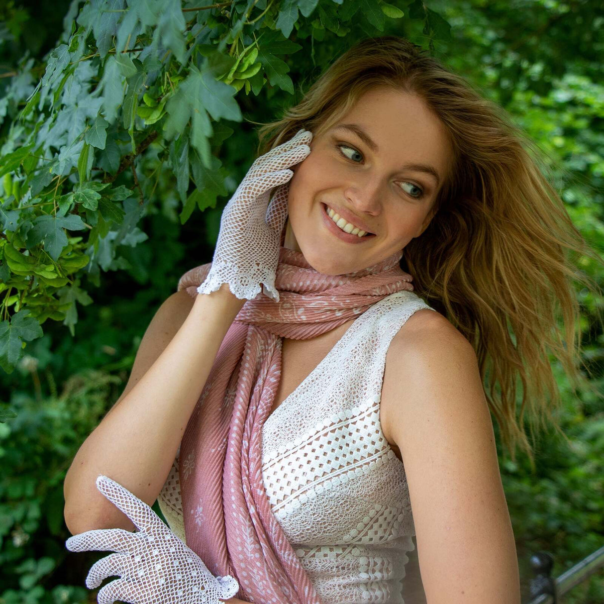 Dents Womens Hand Crochet Gloves in White