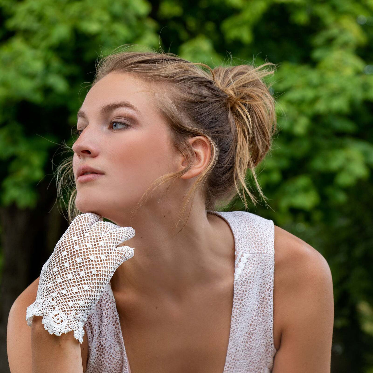 Dents Womens Hand Crochet Gloves in White