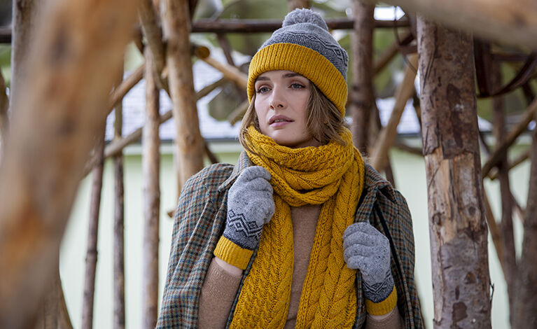 Dents Women’s Knitted Gloves with Geometric Pattern - Grey