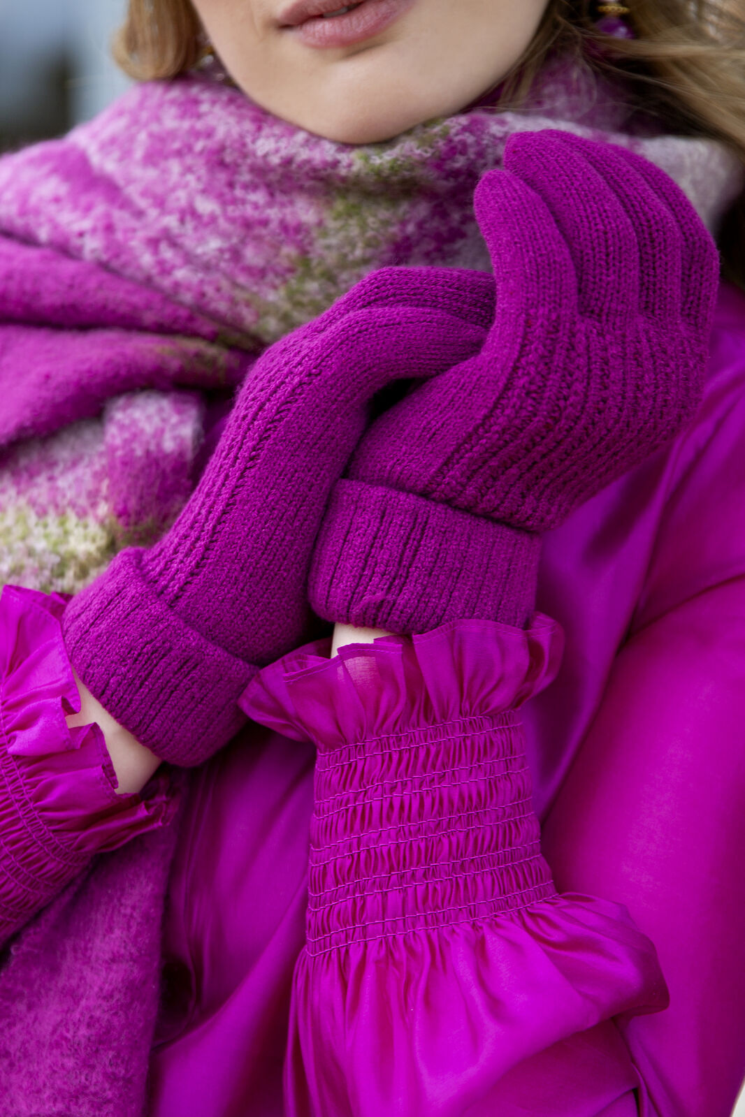 Dents Women’s Ribbed Knit Gloves - Pink