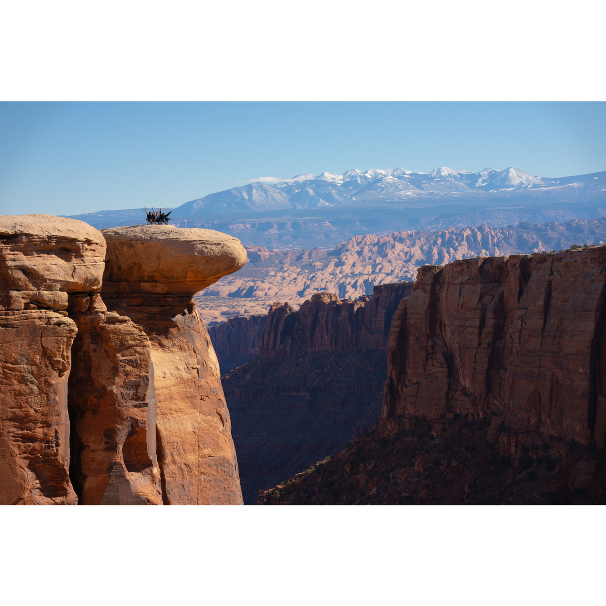 KELTY Lowdown 3-Person Couch Chair Lounge Seat Portable in Dill/Duffle