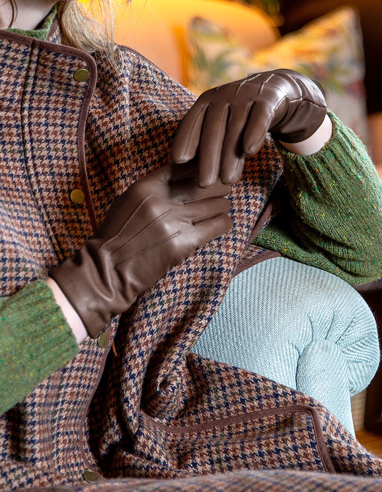 Dents Women’s Touchscreen Three-Point Cashmere-Lined Leather Gloves