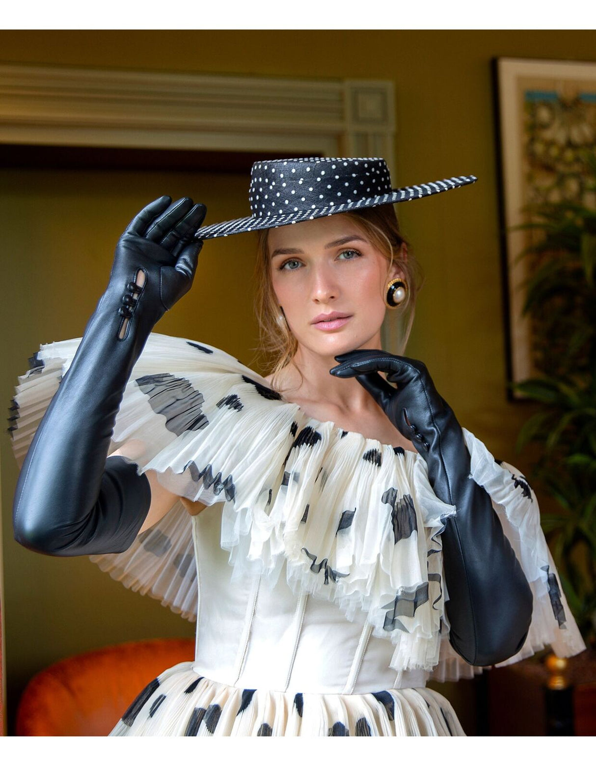 Dents Womens Long Opera Length Leather Gloves in Black