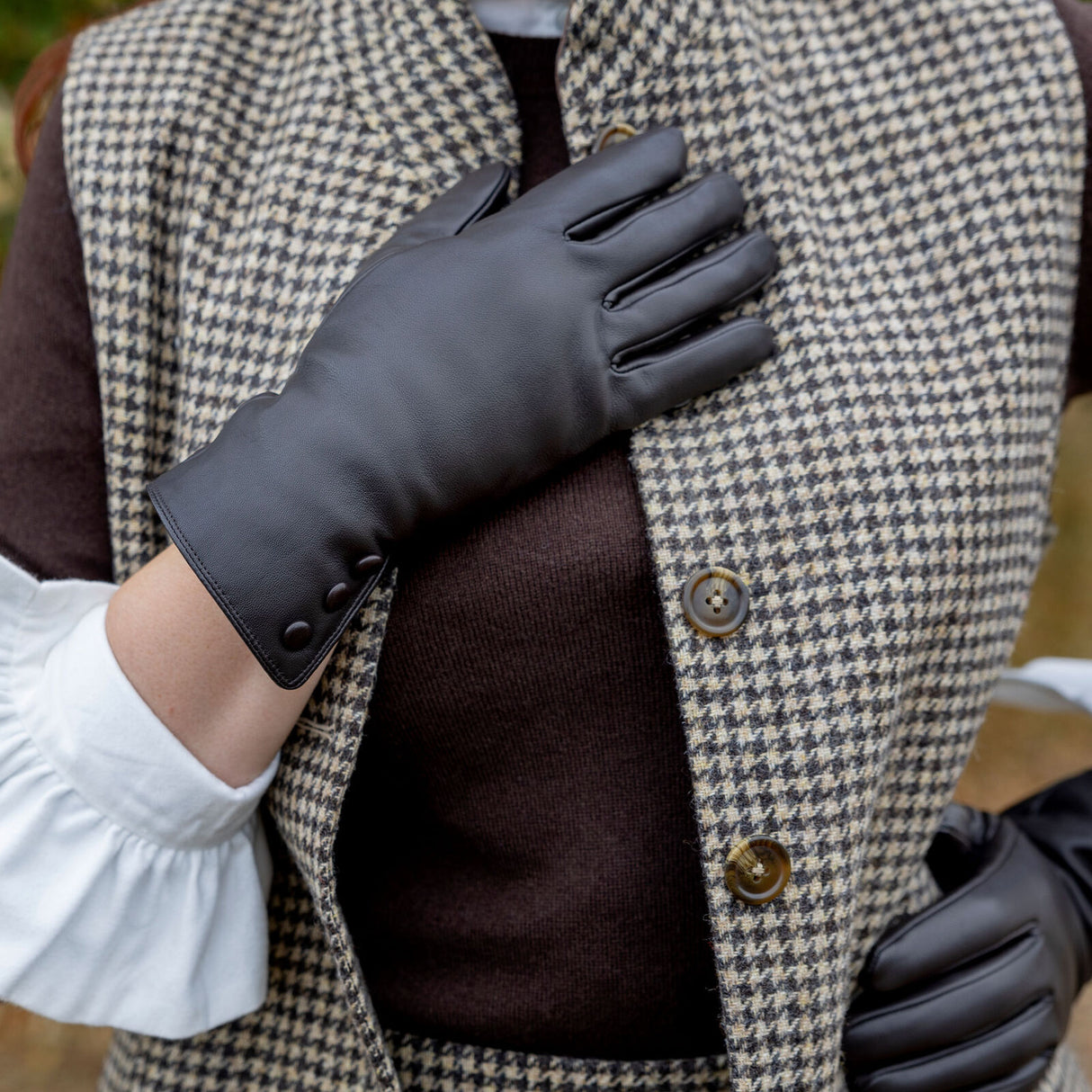 Dents Womens Touchscreen Water-Resistant Fur-Lined Leather Gloves w/ Buttons - Mocca