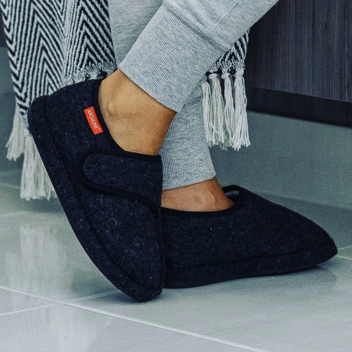 ARCHLINE Orthotic Plus Slippers Closed Scuffs Pain Relief Moccasins - Charcoal