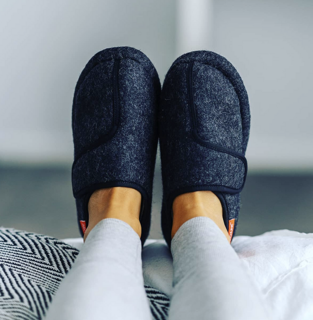 ARCHLINE Orthotic Plus Slippers Closed Scuffs Pain Relief Moccasins - Charcoal