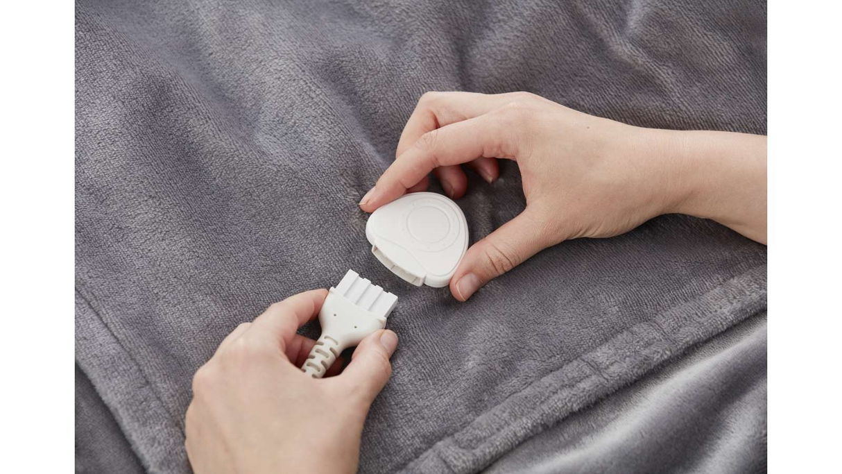 Dimplex Dream Easy Micro Fleece Electric Heated Throw Blanket - Light Grey (180x130cm) DHHTLG