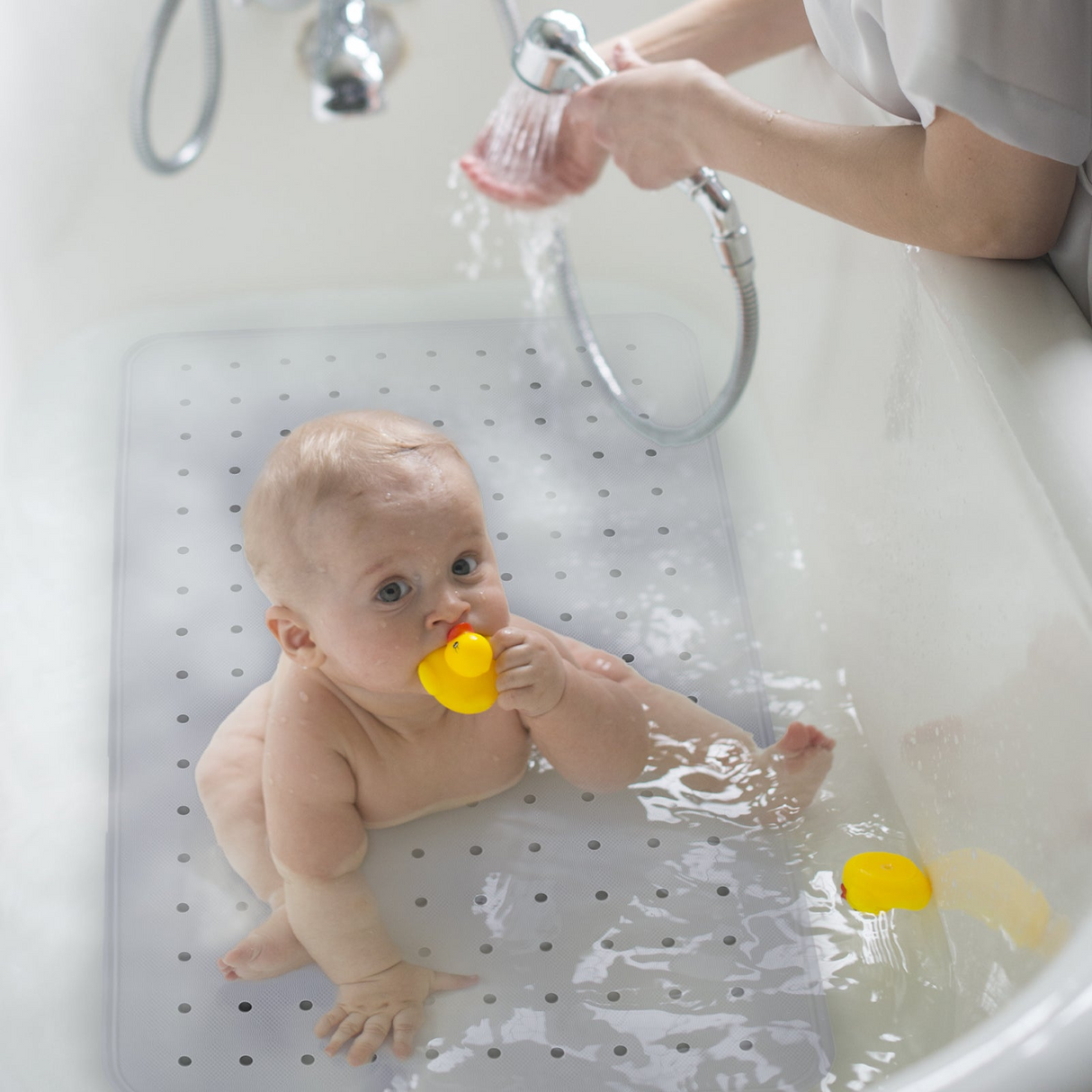 70×40 cm Anti‑Slip Grip Shower Rug Bath Mat w/ 100+ Suction Cups