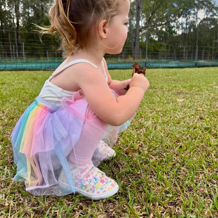 BILLYCART Barefoot Girls Wide-Fit First Walker Sneaker Shoes in Flower Petal