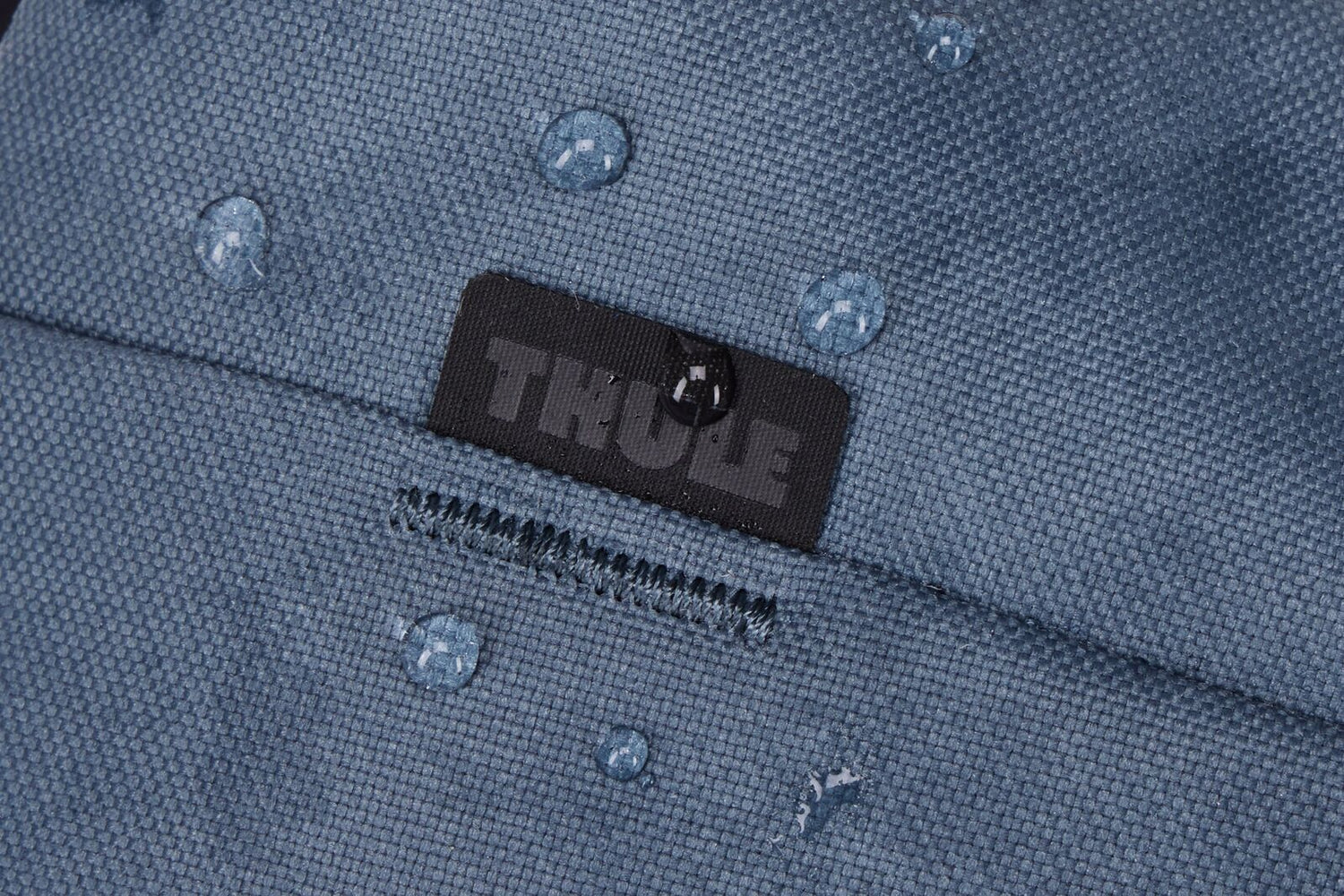 THULE Aion 2L Sling Bag – Travel Hip Pack Waist Pouch for Outdoor Use in Dark Slate