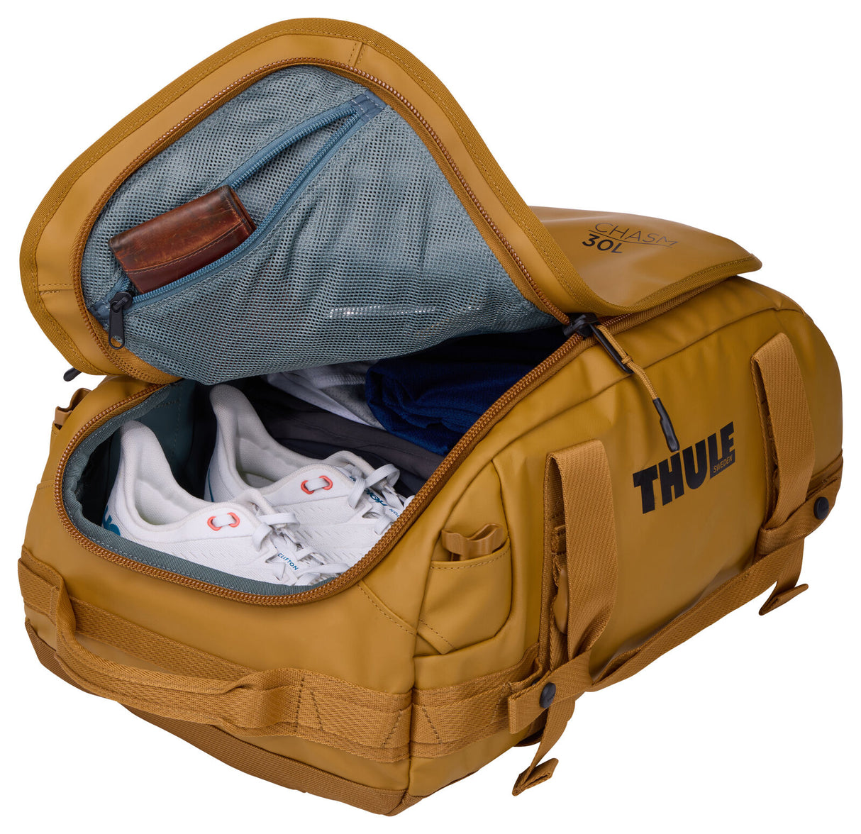Thule Chasm 30L Duffel Overnight Bag Convertible Backpack Duffle in Golden