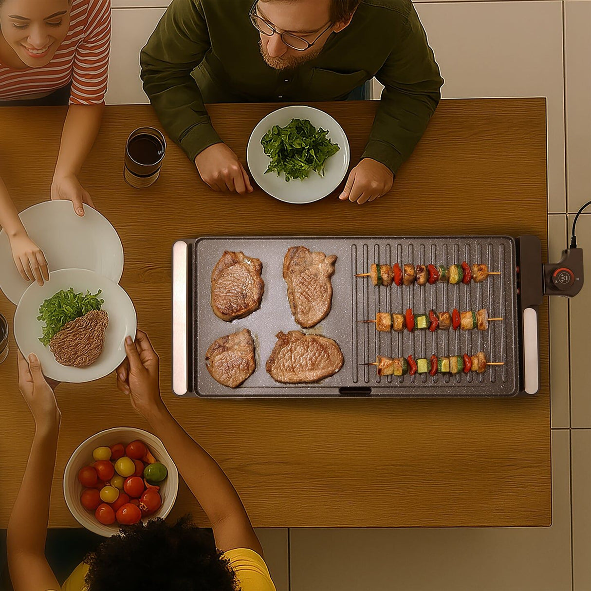 Westinghouse Non-Stick Flat Electric Grill 2200W in Black WHEG01K