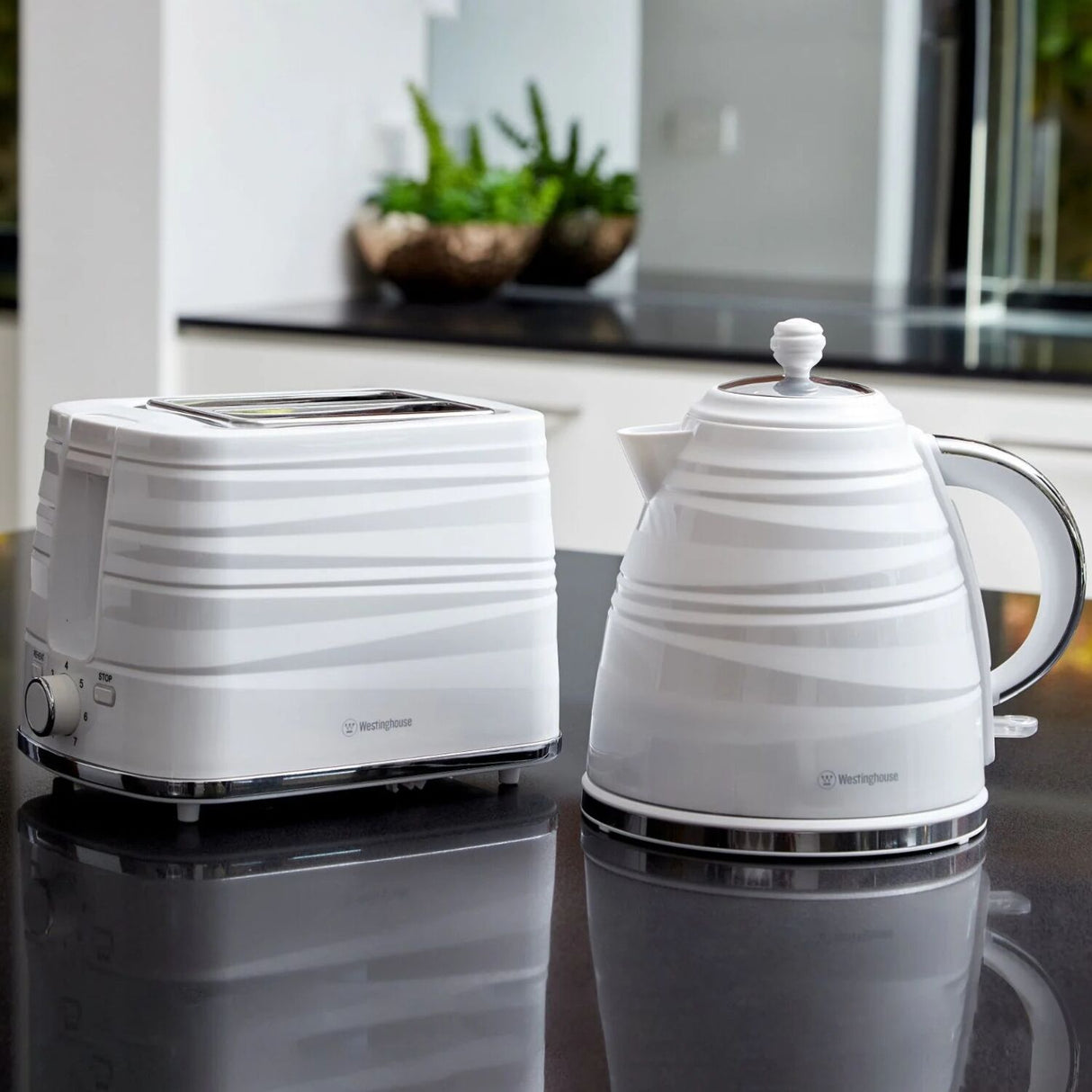 Westinghouse 1.7L Kettle & Toaster Set - White (WHKTPK07W)