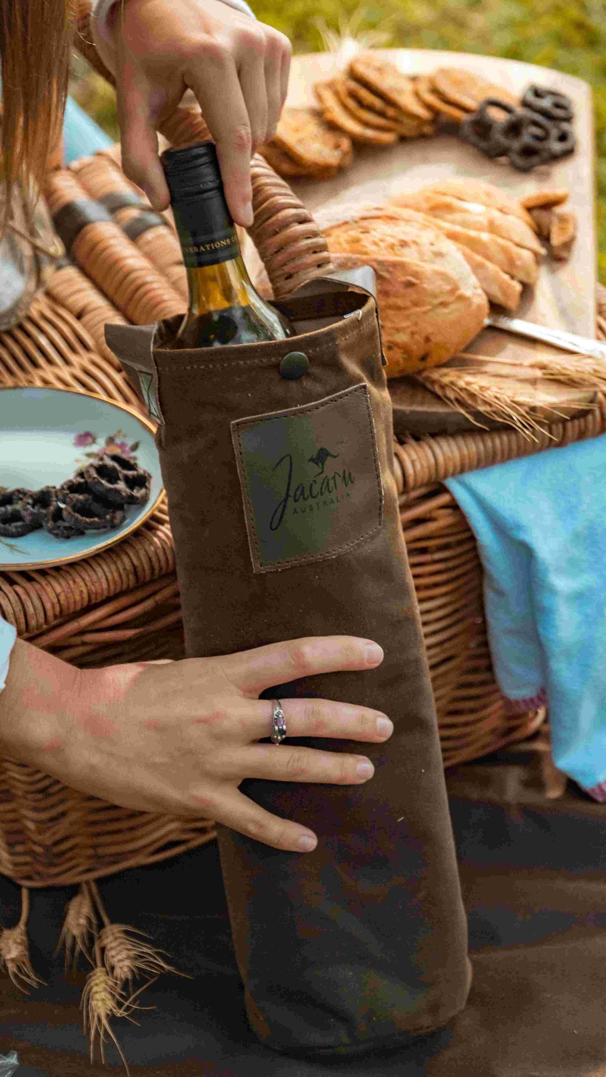 Jacaru 5001 Oilskin Wine Cooler Bag - Single Bottle (Wool Insulated Made in Australia)