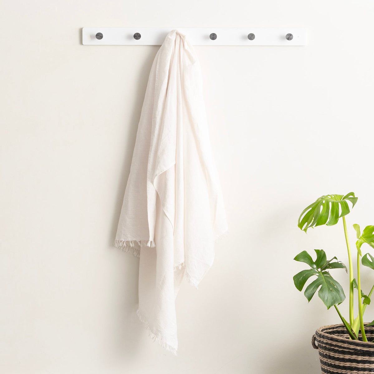 Renee Taylor Cavallo Stonewashed French Linen Decorative Throw Blanket - White (130 x 200cm)
