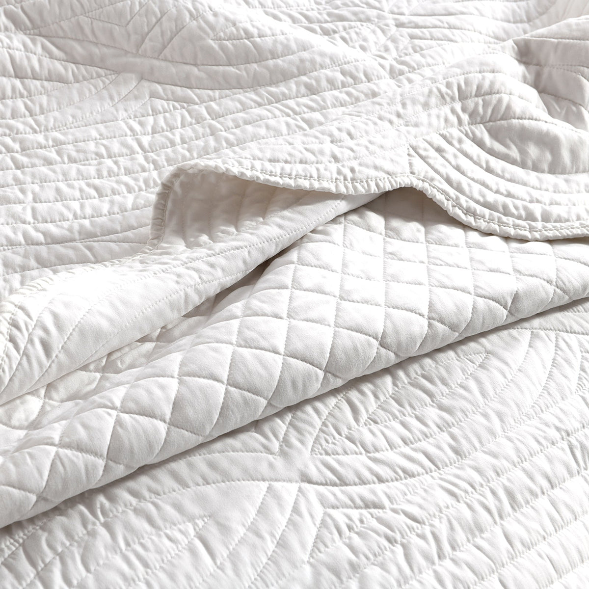 Renee Taylor Scallop Jacquard Coverlet Set - Pearl (OEKO-TEX Certified Bedspread)