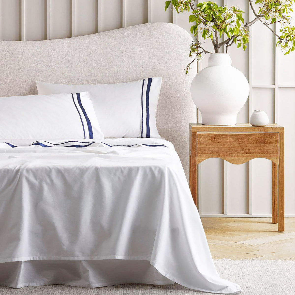 Renee Taylor Cloud 1000TC Egyptian Cotton Bed Sheet Set - White/Navy (OEKO-TEX Certified)