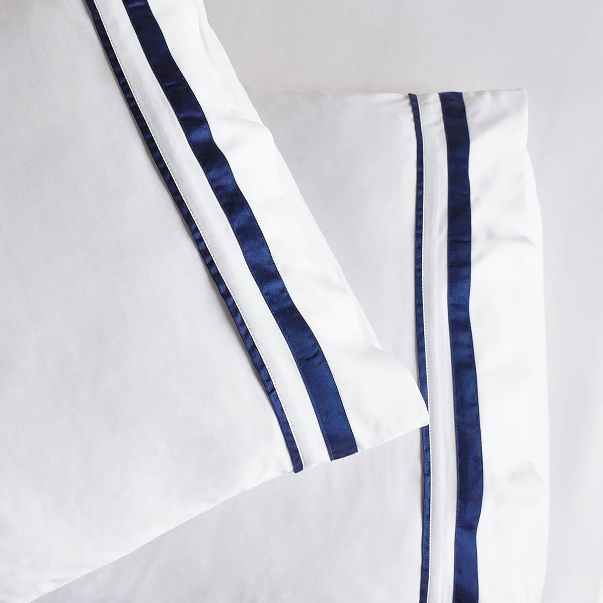 Renee Taylor Cloud 1000TC Egyptian Cotton Bed Sheet Set - White/Navy (OEKO-TEX Certified)