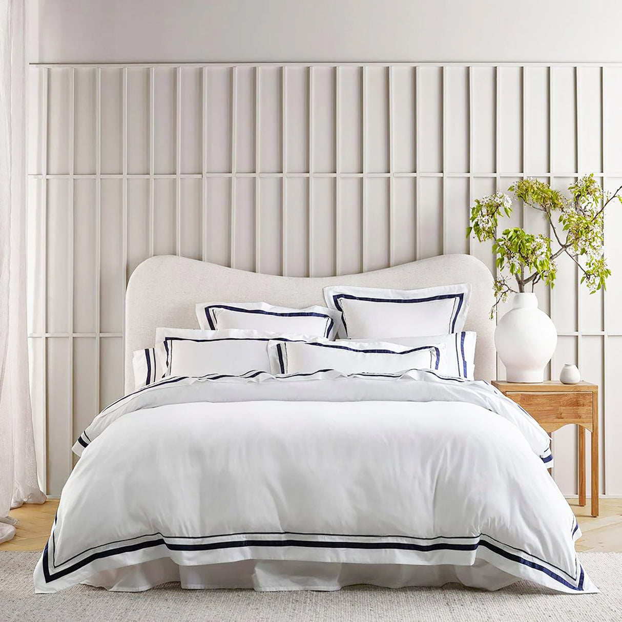 Renee Taylor Cloud 1000TC Egyptian Cotton Bed Sheet Set - White/Navy (OEKO-TEX Certified)