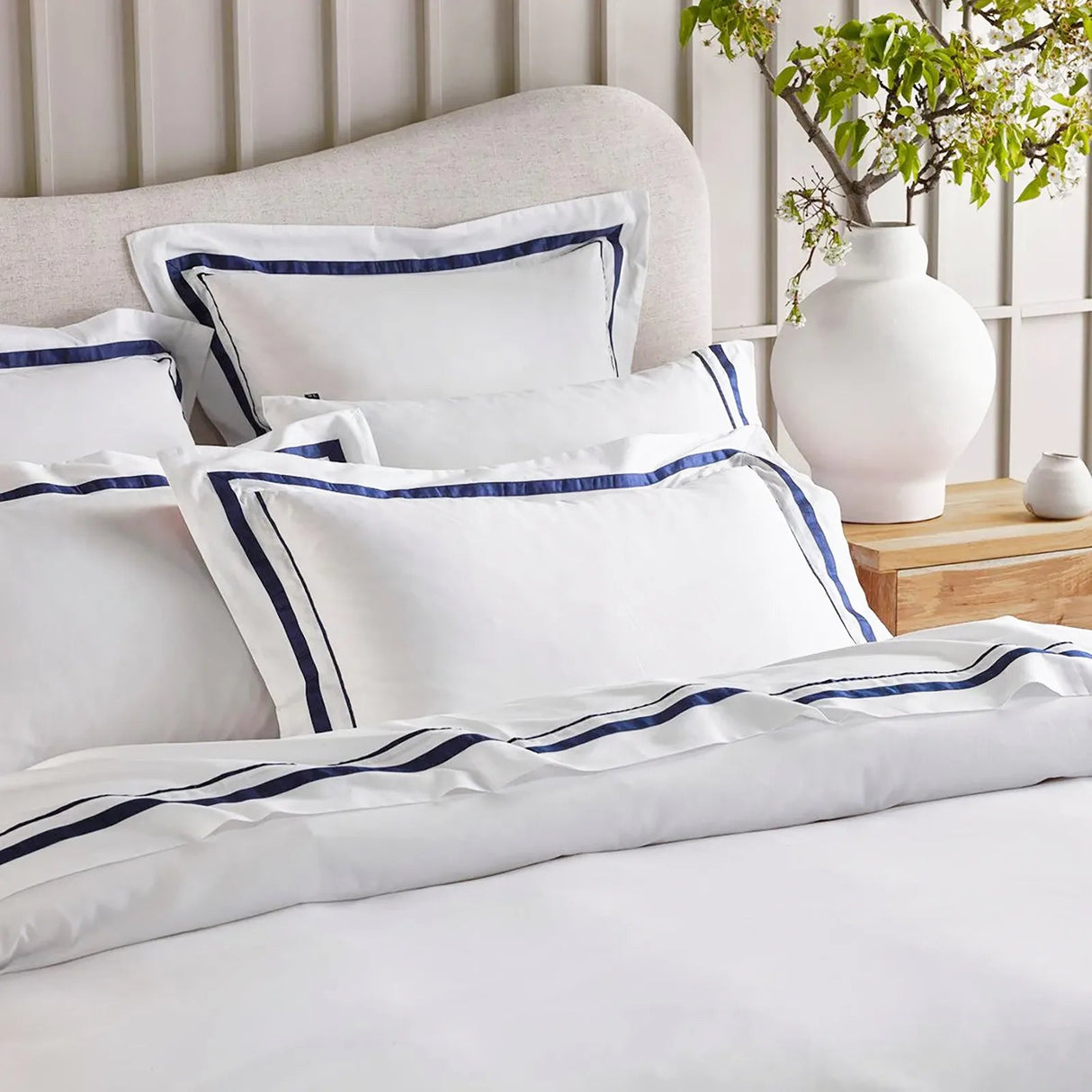 Renee Taylor Cloud 1000TC Egyptian Cotton Bed Sheet Set - White/Navy (OEKO-TEX Certified)