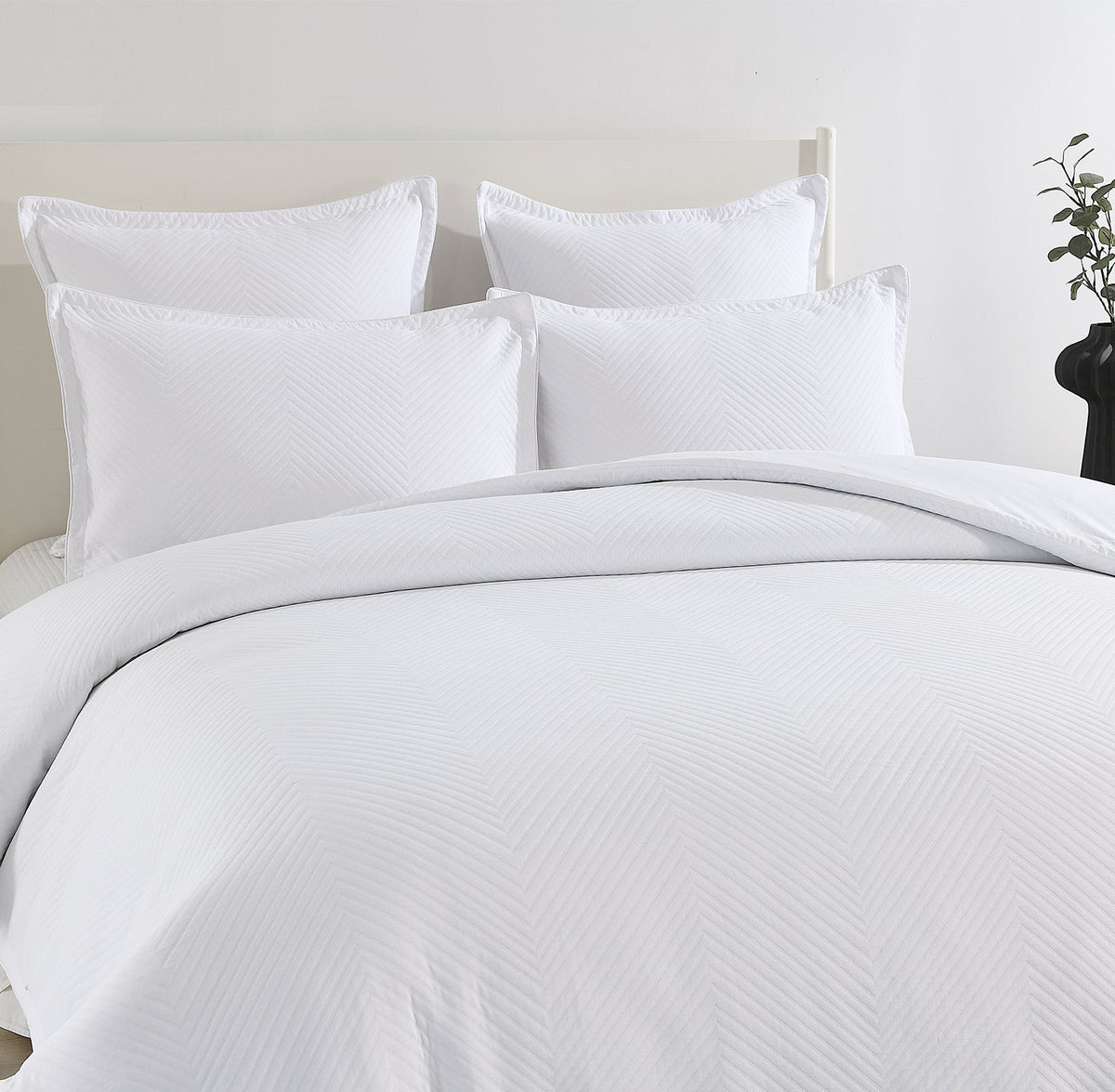 Renee Taylor Atlantis Embossed Jacquard Quilt Cover Set - White (OEKO-TEX Certified)