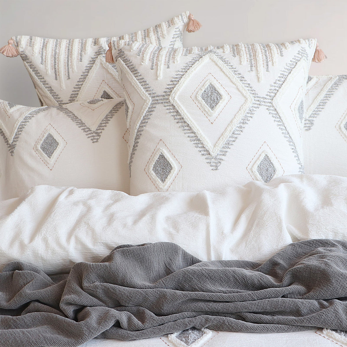 Renee Taylor Zuma Stonewashed Tufted Cotton Quilt Cover Set - White (Made in Green Certified)