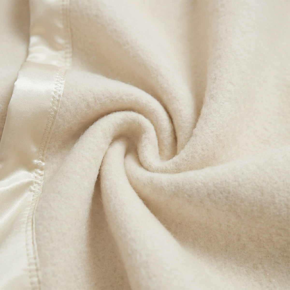 Renee Taylor Australian Merino Wool 400 GSM Blanket - Natural (Satin Trim)