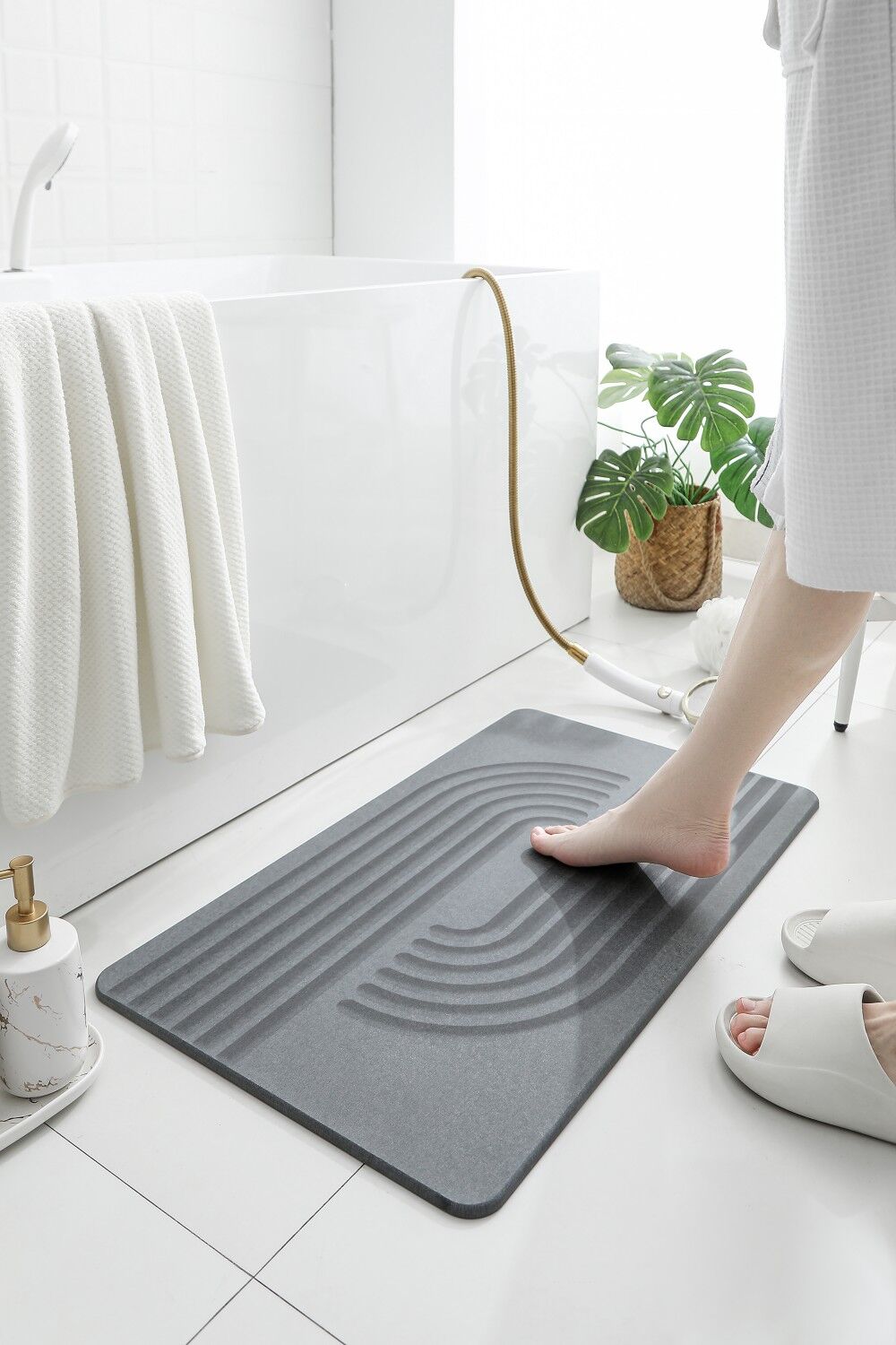 Hard Diatomite Large Bath Mat (Engraved Curves and Lines) - Dark Grey