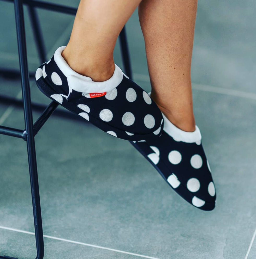 ARCHLINE Orthotic Slippers CLOSED Arch Scuffs Medical Pain Relief - Black/White Polka Dots
