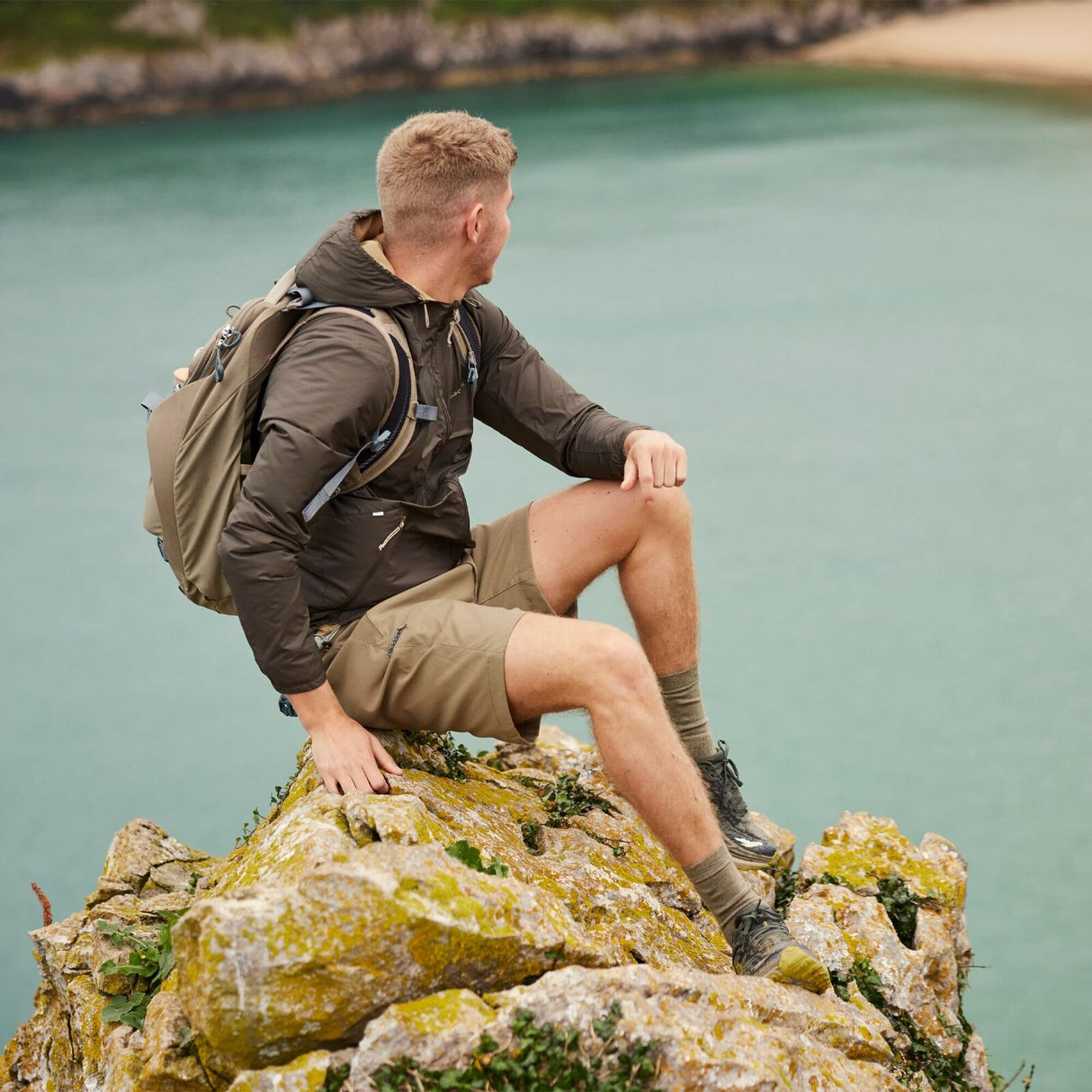 Craghoppers Mens Ovis Insect Repellent Wind Resistant UPF30+ Reversible Jacket in Woodland Green/Earthenware