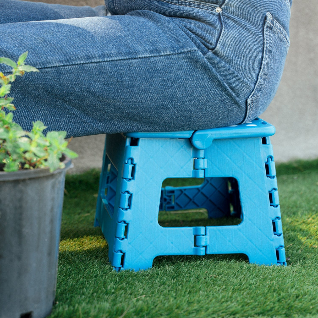 125kg Folding Step Stool Portable Plastic Foldable Chair Flat Outdoor (29x22cm) - Blue