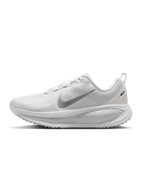 Nike Vomero 18 Womens Road Running Shoes - White-Silver (Athletic Sneakers/Runners)