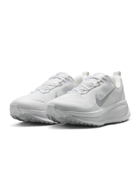 Nike Vomero 18 Womens Road Running Shoes - White-Silver (Athletic Sneakers/Runners)