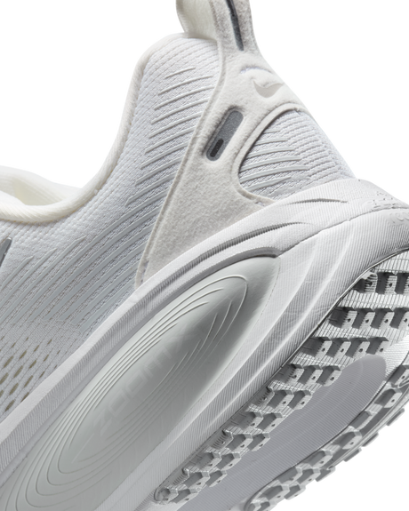Nike Vomero 18 Womens Road Running Shoes - White-Silver (Athletic Sneakers/Runners)