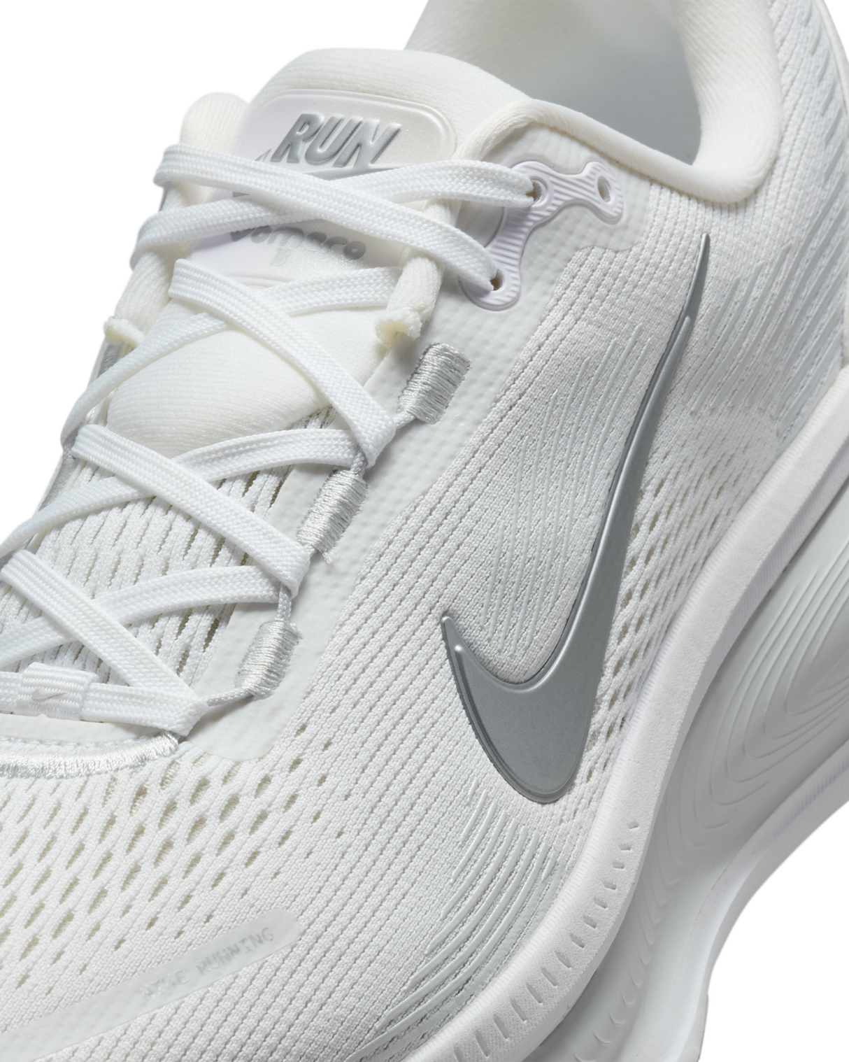 Nike Vomero 18 Womens Road Running Shoes - White-Silver (Athletic Sneakers/Runners)