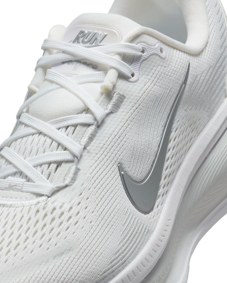 Nike Vomero 18 Womens Road Running Shoes - White-Silver (Athletic Sneakers/Runners)