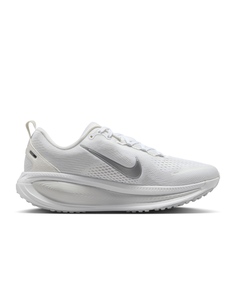 Nike Vomero 18 Womens Road Running Shoes - White-Silver (Athletic Sneakers/Runners)
