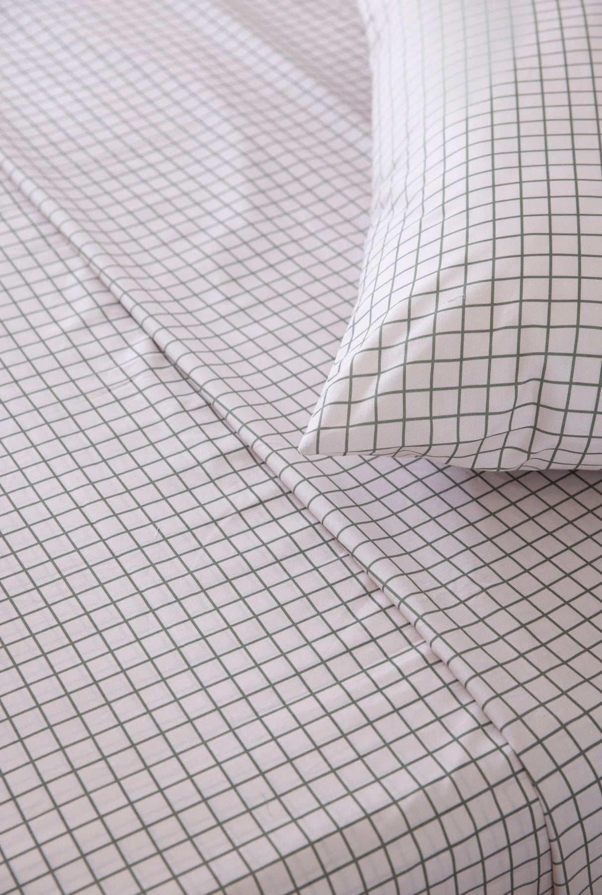 100% Cotton Percale Sheet Set - Fitted & Flat Sheets + Pillowcases - Fern Grid